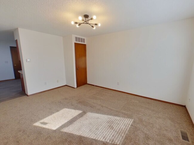 3233 S Illinois St in Wichita, KS - Building Photo - Building Photo