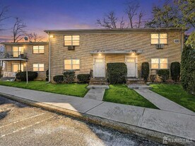 400 Cranbury Rd in East Brunswick, NJ - Building Photo