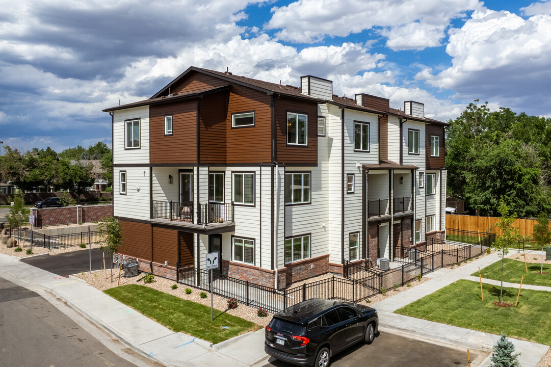 Honey Creek Townhomes in Denver, CO - Building Photo