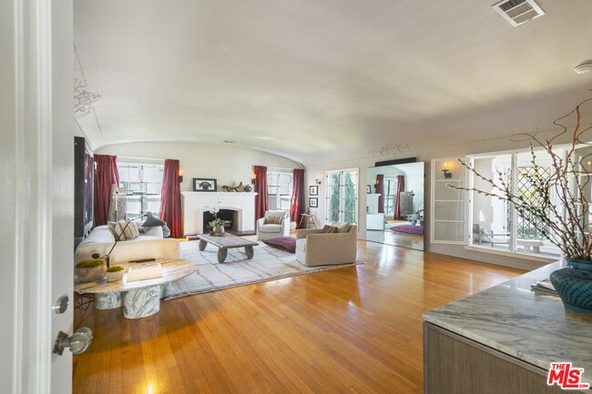 148 S Orange Dr in Los Angeles, CA - Building Photo - Building Photo