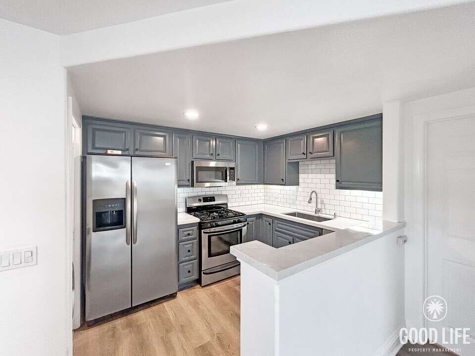 3979 Nobel Dr in San Diego, CA - Building Photo