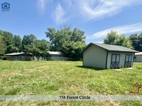 758 Forest Cir in Sparta, TN - Foto de edificio - Building Photo