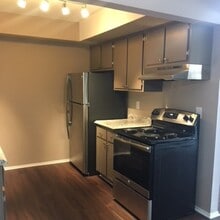 10050 W Nine Mile Rd in Oak Park, MI - Building Photo - Building Photo