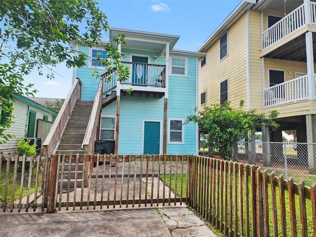 5617 Avenue R in Galveston, TX - Foto de edificio - Building Photo