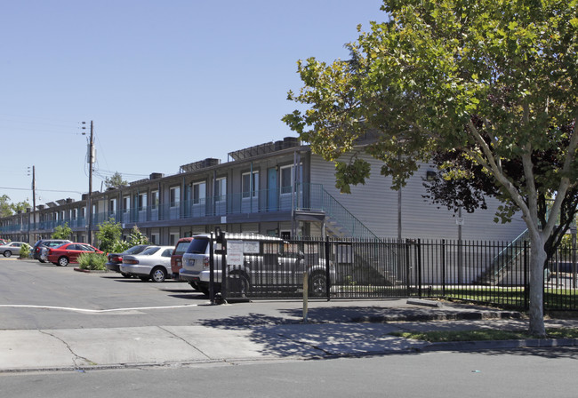 Park Village Apartments in Stockton, CA - Building Photo - Building Photo