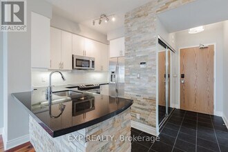 1900-L1900 Lake Shore Blvd W in Toronto, ON - Building Photo - Building Photo