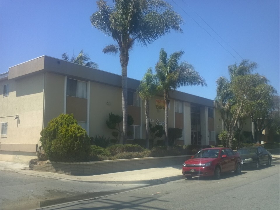 Sunrise Apartments in Hawthorne, CA - Building Photo