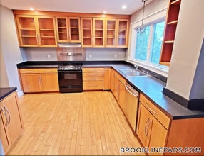 79 Winthrop Rd in Brookline, MA - Building Photo - Building Photo