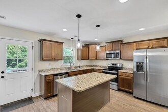 904 Gulf Chase Ct in Sneads Ferry, NC - Building Photo - Building Photo