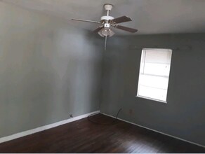 1920 Lyle Ave-Unit -B in Waco, TX - Foto de edificio - Building Photo