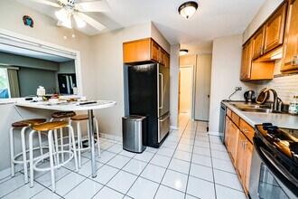 1415 E Central Rd in Arlington Heights, IL - Building Photo - Building Photo