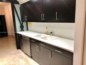 2800 Island Blvd in Aventura, FL - Foto de edificio - Building Photo