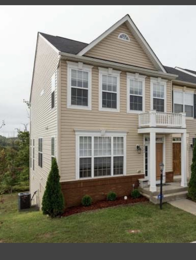 2392 Battery Hill Cir in Woodbridge, VA - Foto de edificio - Building Photo