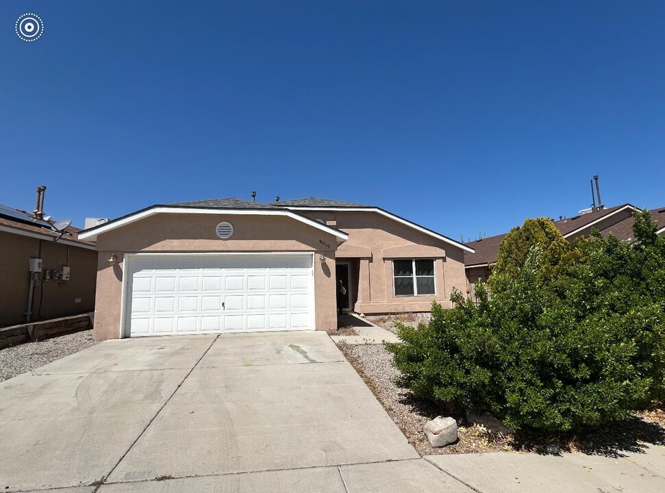 9019 Starboard Rd NW in Albuquerque, NM - Foto de edificio
