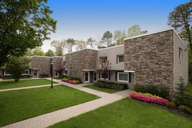 Fairfield Estates At Bohemia in Bohemia, NY - Building Photo - Building Photo