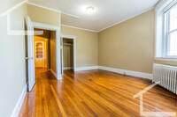 74 Egmont St, Unit 3 in Brookline, MA - Foto de edificio - Building Photo