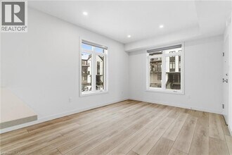 405 Myers Rd in Cambridge, ON - Building Photo - Building Photo