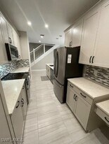 7324 Rockefeller Dr in Naples, FL - Building Photo