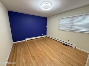 573 Lloyd Rd in Matawan, NJ - Building Photo - Building Photo
