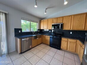 1171 W Goldfinch Way in Chandler, AZ - Building Photo - Building Photo
