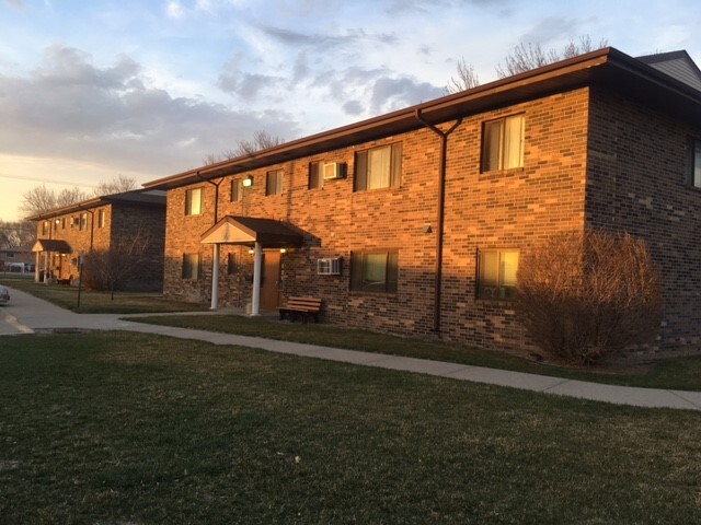 Greenland Village Apartments in Norfolk, NE - Building Photo