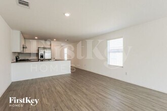 5174 Fowler Crst in Converse, TX - Foto de edificio - Building Photo