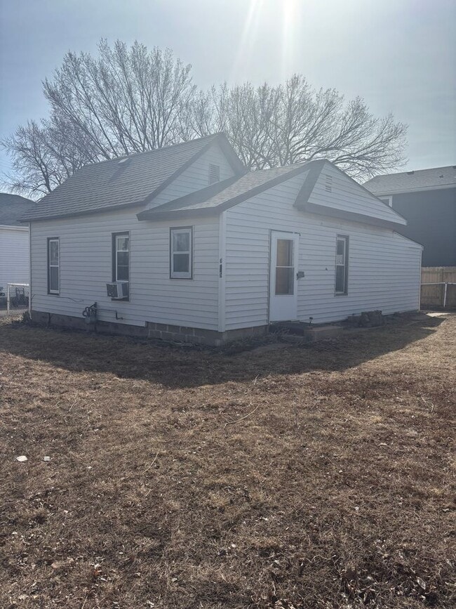 property at 605 E 14th St