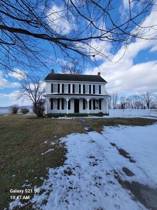 14363 Locust Level Rd in Greencastle, PA - Building Photo