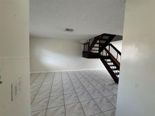 6255 SW 129th Pl in Kendall, FL - Building Photo - Building Photo