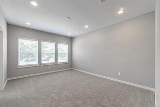 6725 Parker Oaks Ln in Houston, TX - Building Photo - Building Photo