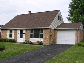 126 McCraw Dr in Englewood, OH - Building Photo