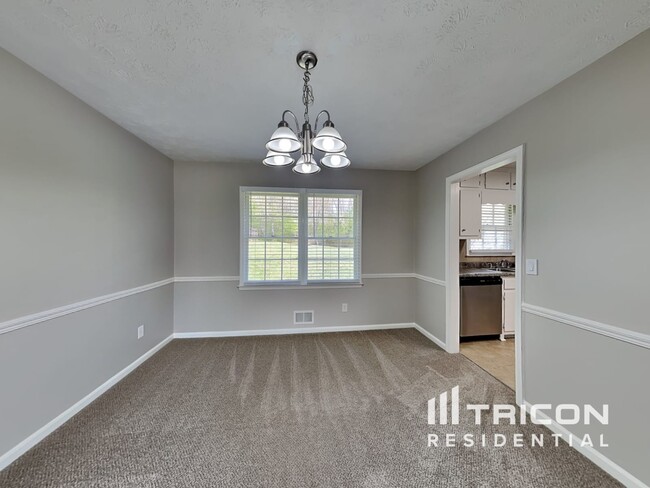 425 Monivea Ln in Roswell, GA - Building Photo - Building Photo