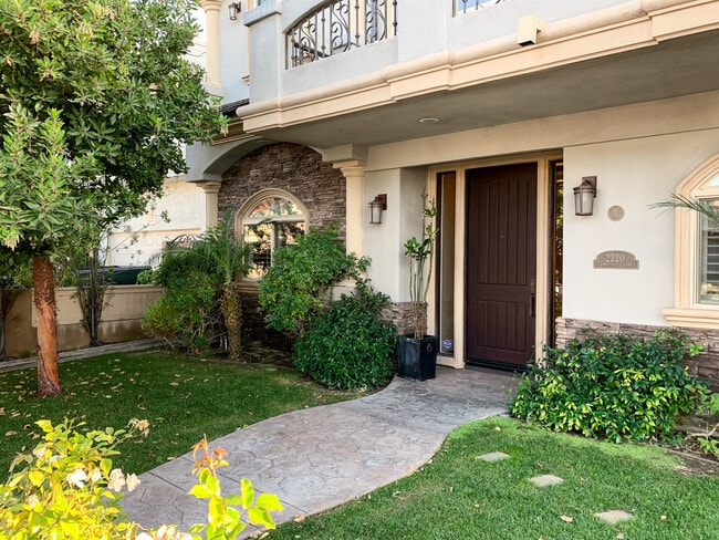 2220 Vanderbilt Ln in Redondo Beach, CA - Building Photo - Building Photo