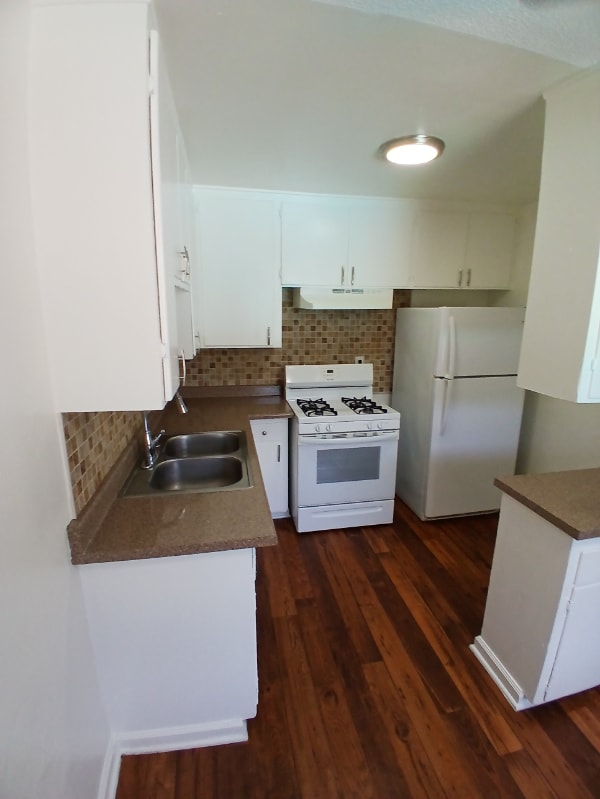 property at 909 E Madison Ave