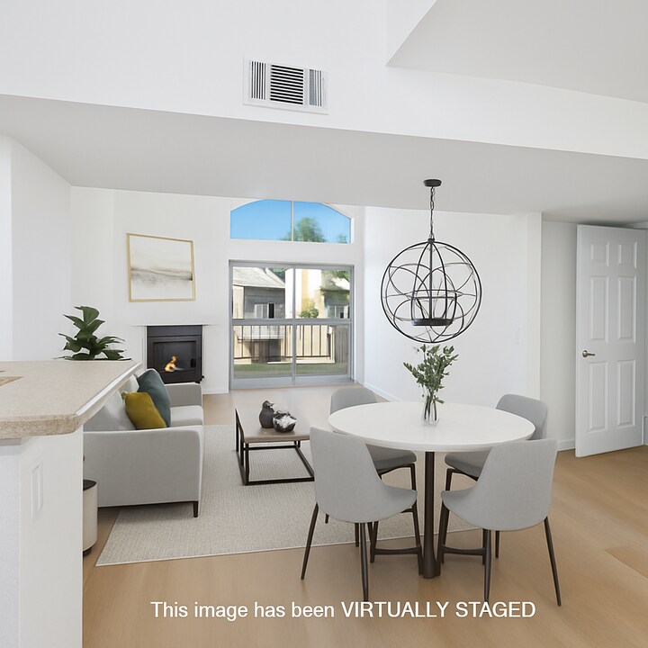 5565 Canoga Ave, Unit 301 in Woodland Hills, CA - Building Photo