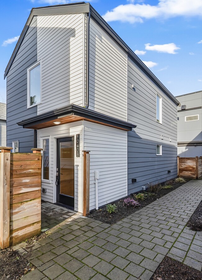 property at 1040 S Donovan St