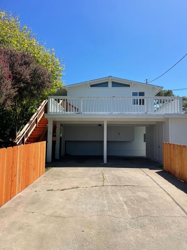 831 Sinex Ave in Pacific Grove, CA - Building Photo - Building Photo