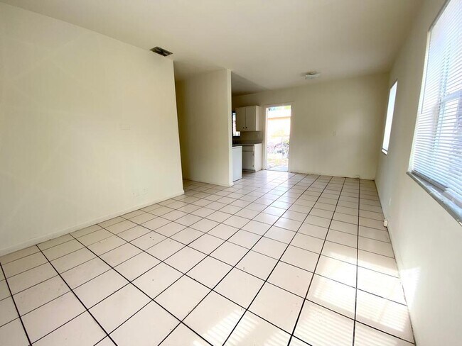 5507 Pinewood Ave in West Palm Beach, FL - Building Photo - Building Photo