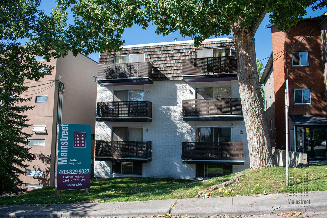 Loftus Manor in Calgary, AB - Building Photo