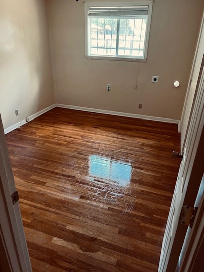 property at 909 Hawthorne St
