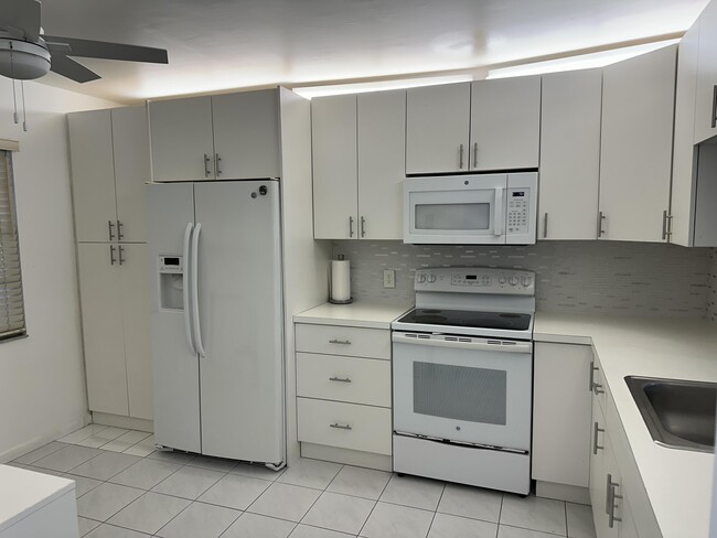 901 SW 128th Terrace in Pembroke Pines, FL - Building Photo - Building Photo