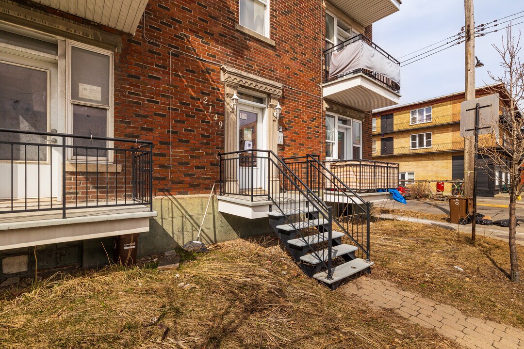 2149 Rosemont Boul in Montréal, QC - Building Photo