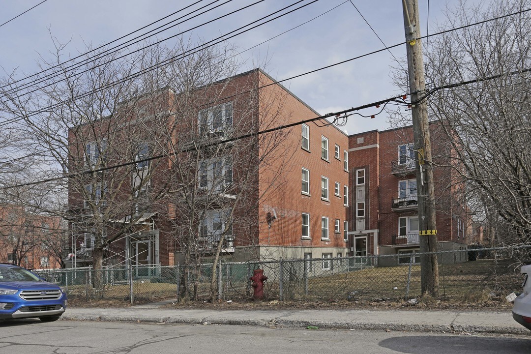 4920 Barclay in Montréal, QC - Building Photo