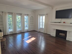 357 S Doheny Dr, Unit 357 S Doheny Dr in Beverly Hills, CA - Building Photo - Building Photo