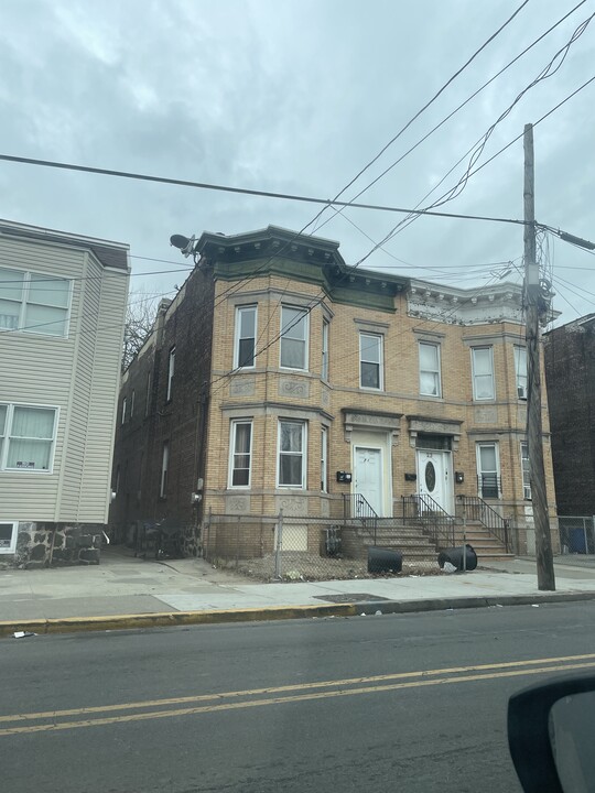 21 Bergen Ave in Jersey City, NJ - Foto de edificio