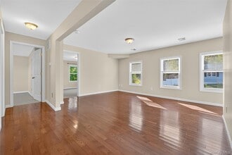 7 Orchard St in Marlboro, NY - Foto de edificio - Building Photo