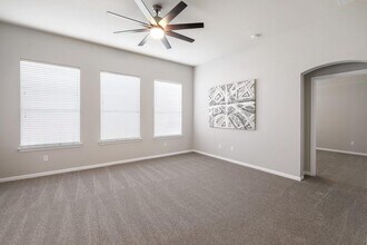 11716 Larch Valley Dr in Austin, TX - Building Photo - Building Photo