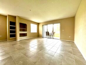 14037 Fairway Island Dr, Unit Audubon 211 in Orlando, FL - Foto de edificio - Building Photo