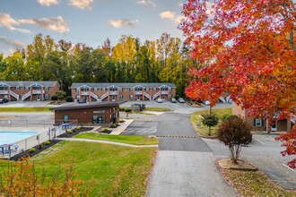 Holly Leaf Apartments in Salisbury, NC - Building Photo - Building Photo