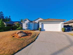 5597 W Decatur Ave in Fresno, CA - Building Photo - Building Photo